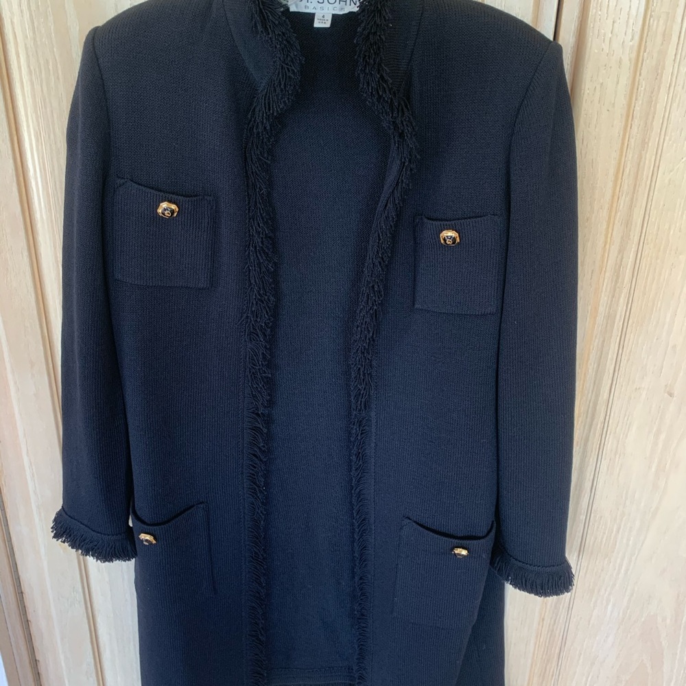 St. John knit blk coat sleeve fringe, gold detail